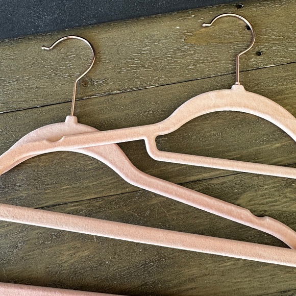 SONGMICS Velvet Hangers 50 Pack Light Pink Clothes Hanger Rose Gold Swivel Hook - Picture 4 of 4